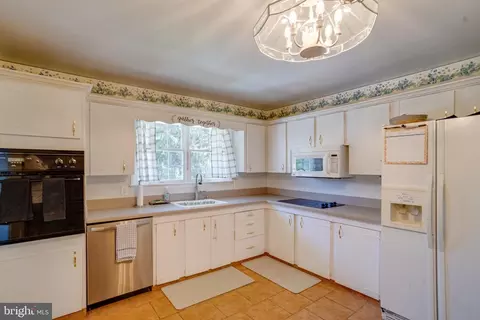 Kitchen - 2507 Claret Dr, Fallston, MD 21047 photo 3 of 4
