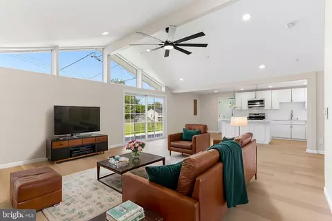 Living - 201 Contee Rd, Joppa, MD 21085 photo 4 of 5