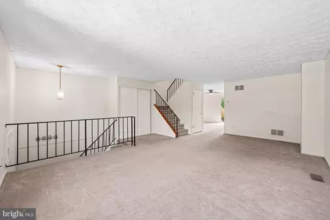 Living - 1006 Agate Dr, Edgewood, MD 21040 photo 2 of 7