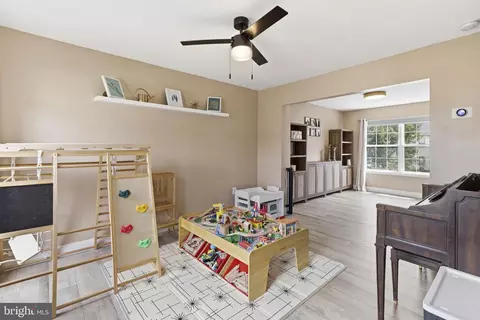 Entry Way - 3713 Wolf Trl, Abingdon, MD 21009 photo 4 of 6