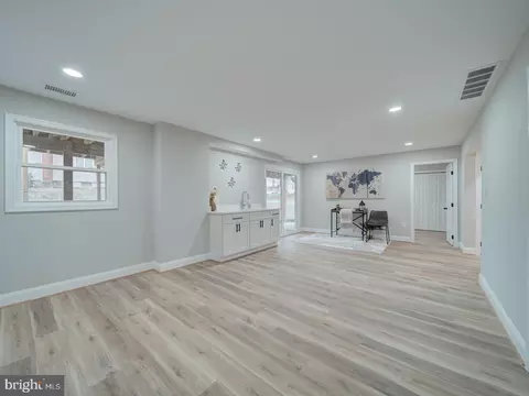 Living - 408 Garnett Rd, Joppa, MD 21085 photo 8 of 8