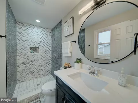 Bath - 408 Garnett Rd, Joppa, MD 21085 photo 2 of 3