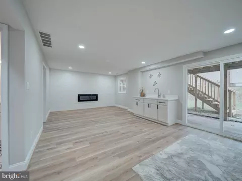Living - 408 Garnett Rd, Joppa, MD 21085 photo 7 of 8