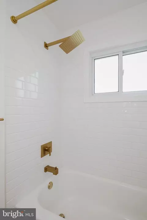 Bath - 416 Enfield Rd, Joppa, MD 21085 photo 2 of 4