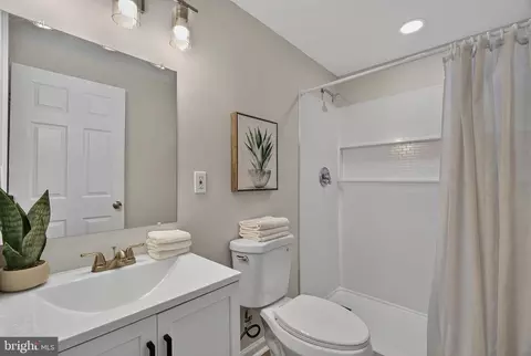 Bath - 3388 Garrison Cir, Abingdon, MD 21009 photo 1 of 3