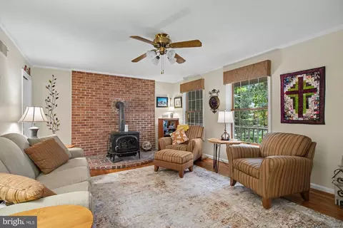 Living - 2708 Raynham Ct, Baldwin, MD 21013 photo 1 of 7