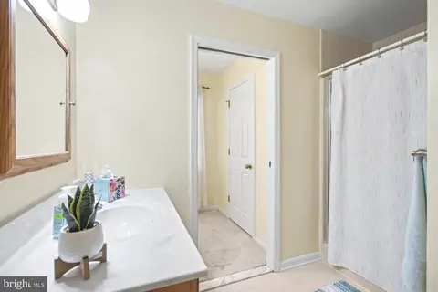 Entry Way - 2708 Raynham Ct, Baldwin, MD 21013 photo 9 of 10