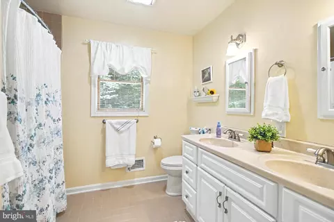 Bath - 2708 Raynham Ct, Baldwin, MD 21013 photo 1 of 1