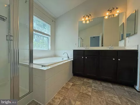 Bath - 4702 Wineleaf Ln, Aberdeen, MD 21001 photo 2 of 4