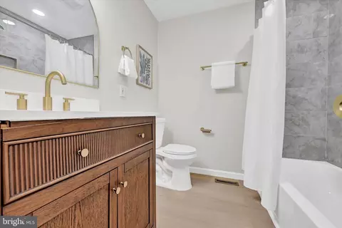 Bath - 114 Doncaster Rd, Joppa, MD 21085 photo 2 of 3