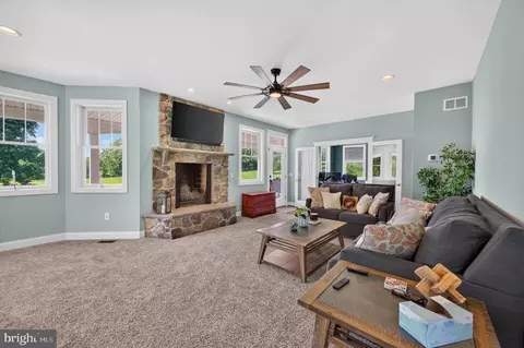 Living - 2600 Winters Run Rd, Joppa, MD 21085 photo 1 of 2