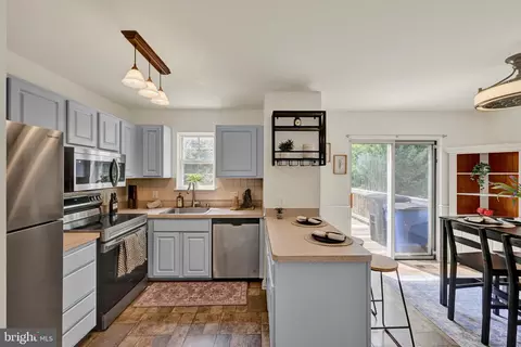 Kitchen - 550 Nanticoke Ct, Abingdon, MD 21009 photo 2 of 3