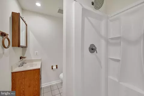 Bath - 550 Nanticoke Ct, Abingdon, MD 21009 photo 1 of 2