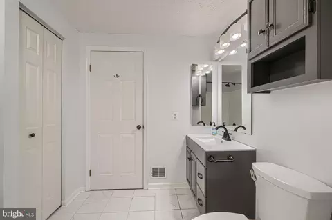Bath - 3323 Timberwolf Ct, Abingdon, MD 21009 photo 4 of 7