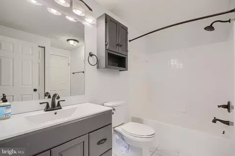 Bath - 3323 Timberwolf Ct, Abingdon, MD 21009 photo 1 of 7