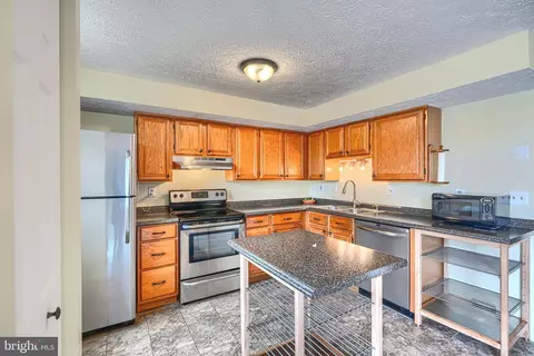 Kitchen - 3323 Timberwolf Ct, Abingdon, MD 21009 photo 2 of 2