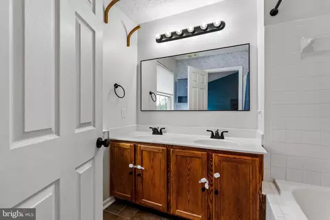 Entry Way - 2138 Kyle Green Rd, Abingdon, MD 21009 photo 4 of 6