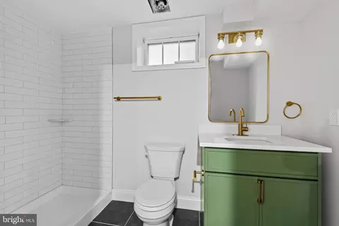 Bath - 2114 Oaklyn Dr, Fallston, MD 21047 photo 3 of 3