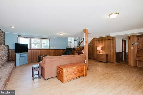 Living - 1306 Grandview Ct, Fallston, MD 21047 photo 6 of 8