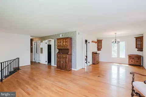 Living - 1306 Grandview Ct, Fallston, MD 21047 photo 3 of 8
