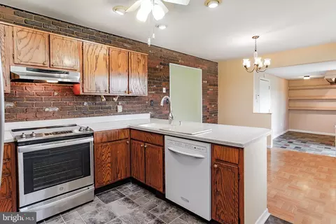 Kitchen - 2512 Greene Rd, Baldwin, MD 21013 photo 2 of 3