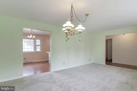 Living - 2512 Greene Rd, Baldwin, MD 21013 photo 2 of 4