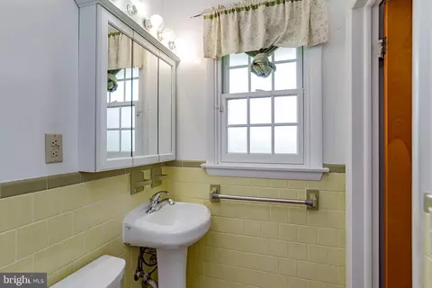 Bath - 2512 Greene Rd, Baldwin, MD 21013 photo 3 of 4