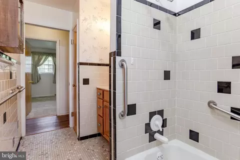 Entry Way - 2512 Greene Rd, Baldwin, MD 21013 photo 2 of 2
