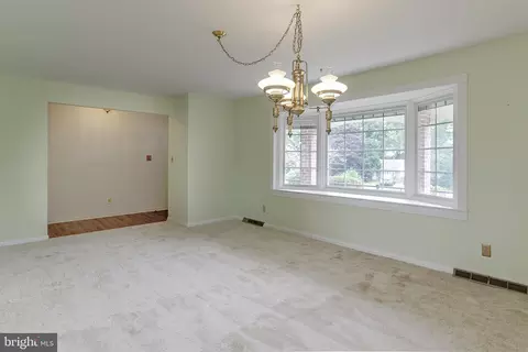 Living - 2512 Greene Rd, Baldwin, MD 21013 photo 4 of 4
