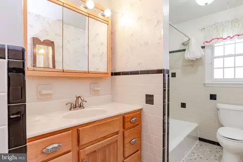Bath - 2512 Greene Rd, Baldwin, MD 21013 photo 1 of 4