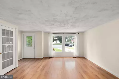 Living - 603 Monterey Ct, Joppa, MD 21085 photo 3 of 10