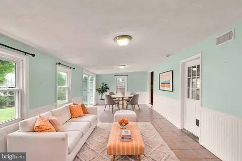 Living - 603 Monterey Ct, Joppa, MD 21085 photo 6 of 10