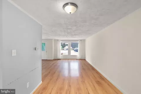Living - 603 Monterey Ct, Joppa, MD 21085 photo 5 of 10