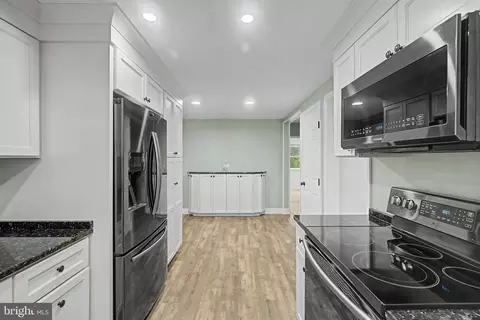 Entry Way - 2352 Baldwin Mill Rd, Fallston, MD 21047 photo 1 of 4