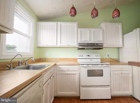 Kitchen - 303 Brittany Dr, Joppa, MD 21085 photo 3 of 3