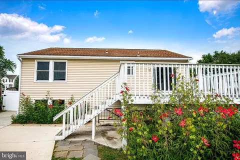 Exterior - 303 Brittany Dr, Joppa, MD 21085 photo 4 of 9