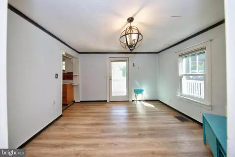 Living - 3007 Charles St, Fallston, MD 21047 photo 2 of 4