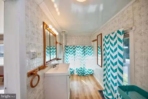 Entry Way - 3007 Charles St, Fallston, MD 21047 photo 3 of 4