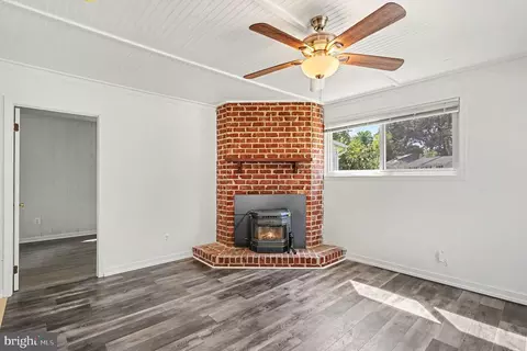 Living - 627 Sequoia Dr, Edgewood, MD 21040 photo 4 of 6