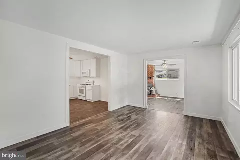 Living - 627 Sequoia Dr, Edgewood, MD 21040 photo 2 of 6