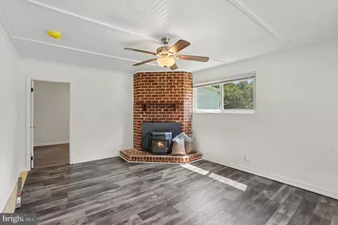 Living - 627 Sequoia Dr, Edgewood, MD 21040 photo 3 of 6