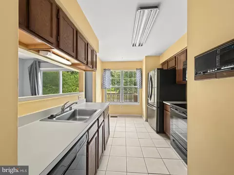 Kitchen - 334 Fullerton Pl, Abingdon, MD 21009 photo 3 of 3