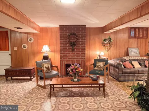 Living - 231 Kershaw Ct, Joppa, MD 21085 photo 1 of 1