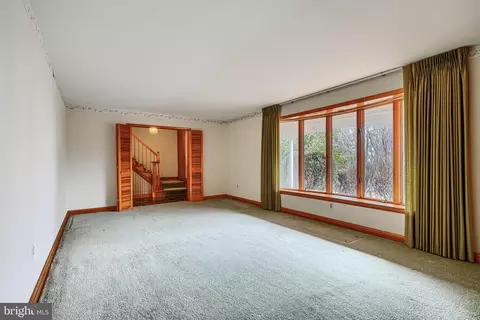 Living - 2705 Fallston Rd, Fallston, MD 21047 photo 5 of 14