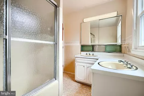 Bath - 2705 Fallston Rd, Fallston, MD 21047 photo 16 of 18