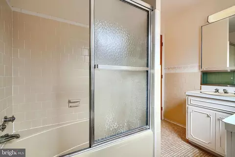 Bath - 2705 Fallston Rd, Fallston, MD 21047 photo 17 of 18