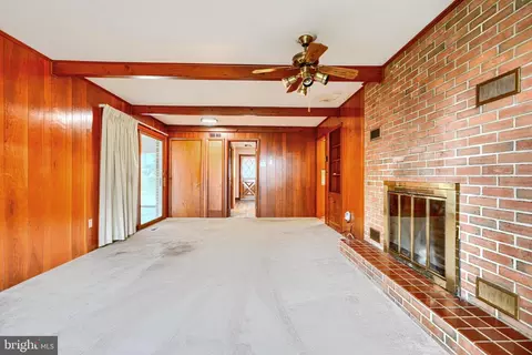 Living - 2705 Fallston Rd, Fallston, MD 21047 photo 10 of 14