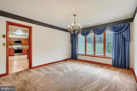 Living - 2705 Fallston Rd, Fallston, MD 21047 photo 6 of 14