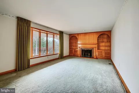 Living - 2705 Fallston Rd, Fallston, MD 21047 photo 4 of 14