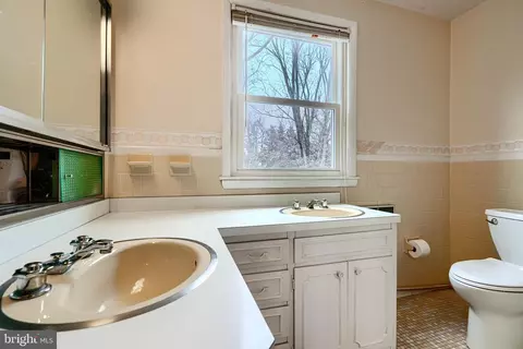 Bath - 2705 Fallston Rd, Fallston, MD 21047 photo 15 of 18
